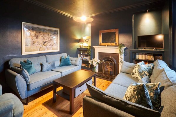 3 bedrooms, iron/ironing board - Host Stay Prospect Cottage (Ulverston)