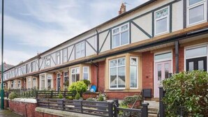 A row of terraced houses with a brick facade and white-framed windows. - Host Stay Bath Street (Saltburn-by-the-Sea)