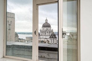 2 bedrooms, iron/ironing board - Host Stay Waterfront Penthouse (Liverpool)
