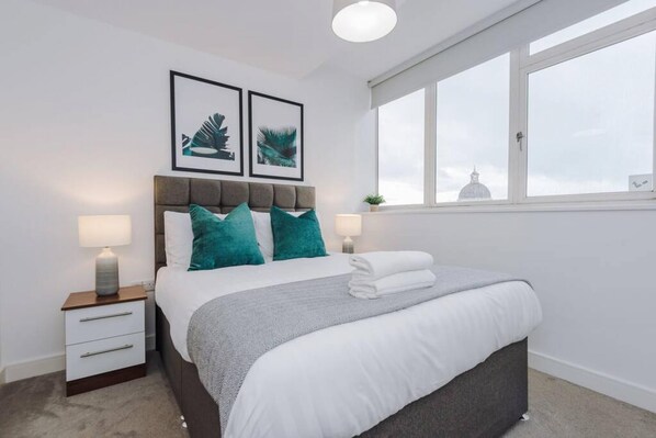 2 bedrooms, iron/ironing board - Host Stay Waterfront Penthouse (Liverpool)
