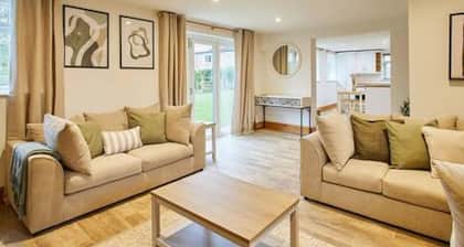 Host Stay Fawcett Cottage