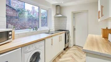 House | 2 bedrooms, iron/ironing board