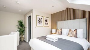 Unclassified image, 4 of 22, button - Host Stay Halifax House Living (Liverpool)