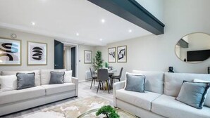 Unclassified image, 3 of 22, button - Host Stay Halifax House Living (Liverpool)