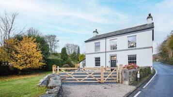 House | 3 bedrooms, iron/ironing board