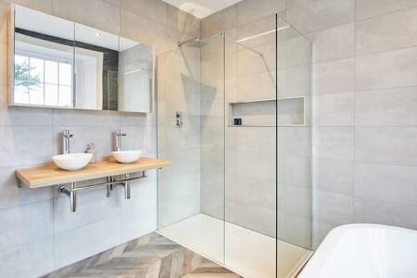 House | 3 bedrooms, iron/ironing board