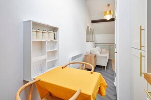 Apartamento | 1 dormitorio, escritorio, tabla de planchar con plancha y Internet