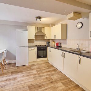 2 bedrooms, iron/ironing board, Internet - Host Stay Roper Road (Canterbury)