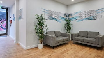 Studio, Accessible