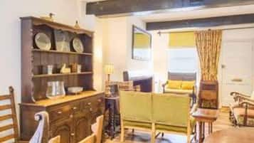 House | 2 bedrooms, iron/ironing board