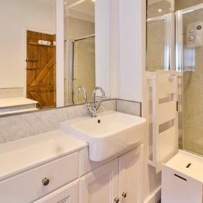House | 2 bedrooms, iron/ironing board