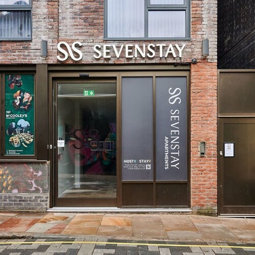 Host & Stay Balcony Room, Sevenstay Apartments