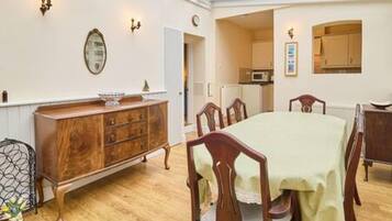 3 bedrooms, iron/ironing board