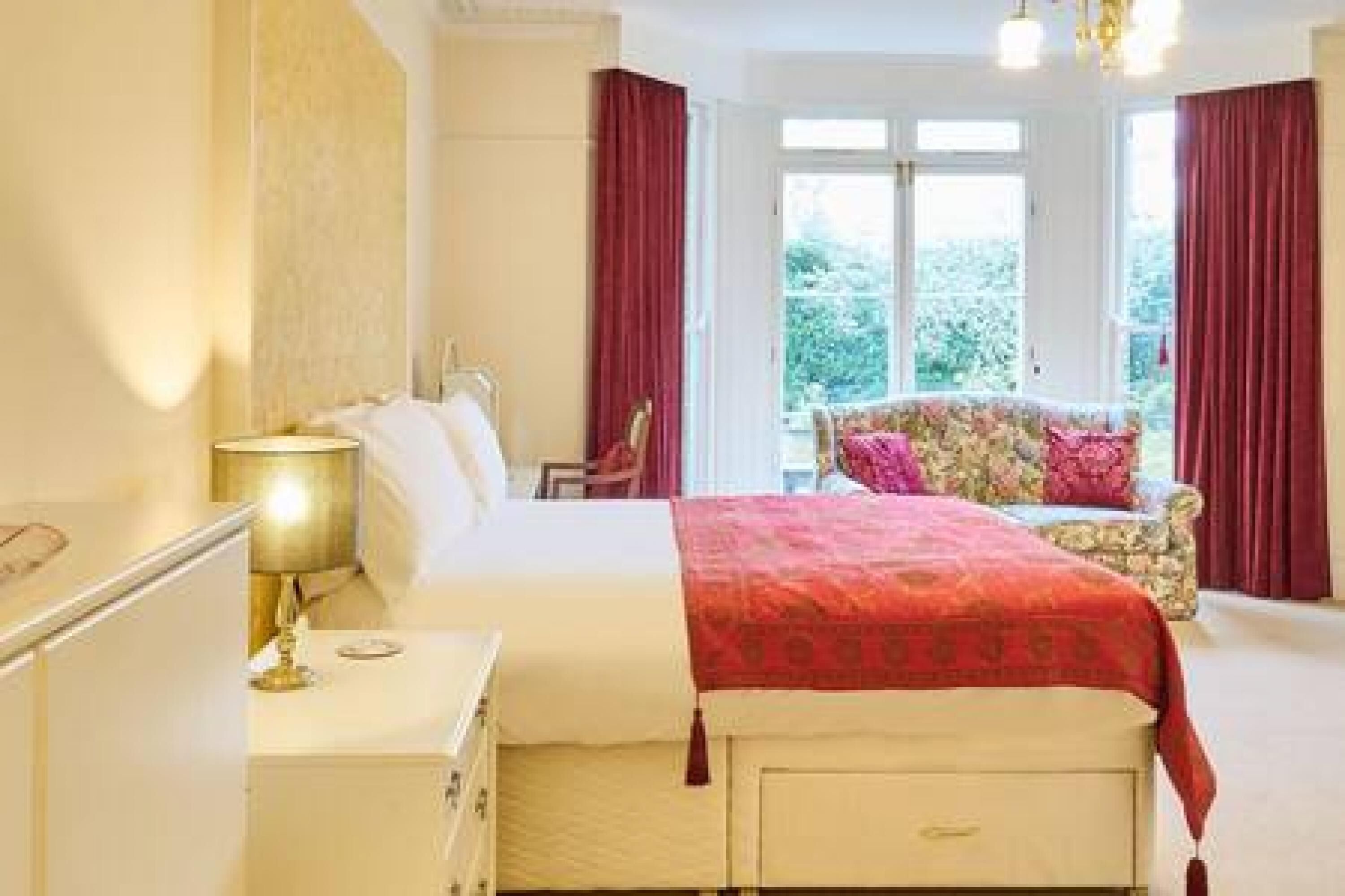 3 bedrooms, iron/ironing board