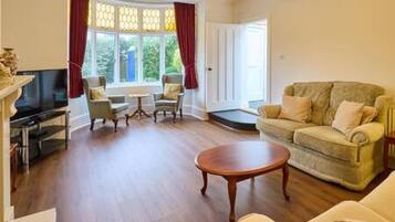 3 bedrooms, iron/ironing board