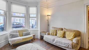 4 bedrooms, iron/ironing board