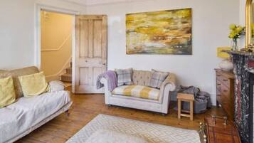 4 bedrooms, iron/ironing board