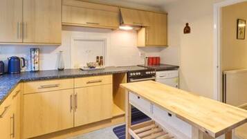 Rumah | 4 kamar tidur dan setrika/meja setrika