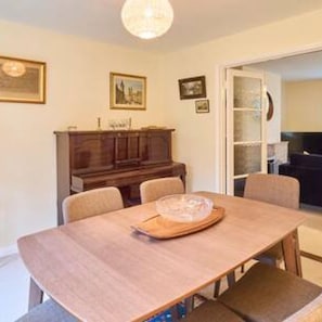 4 bedrooms, iron/ironing board - Host Stay Mayfield (Canterbury)