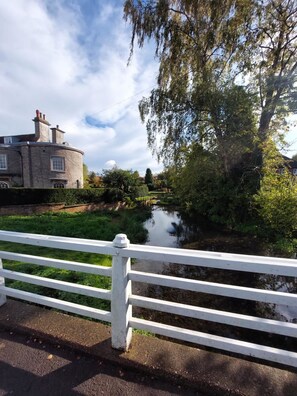 4 bedrooms, iron/ironing board - Host Stay The Bell House (Canterbury)