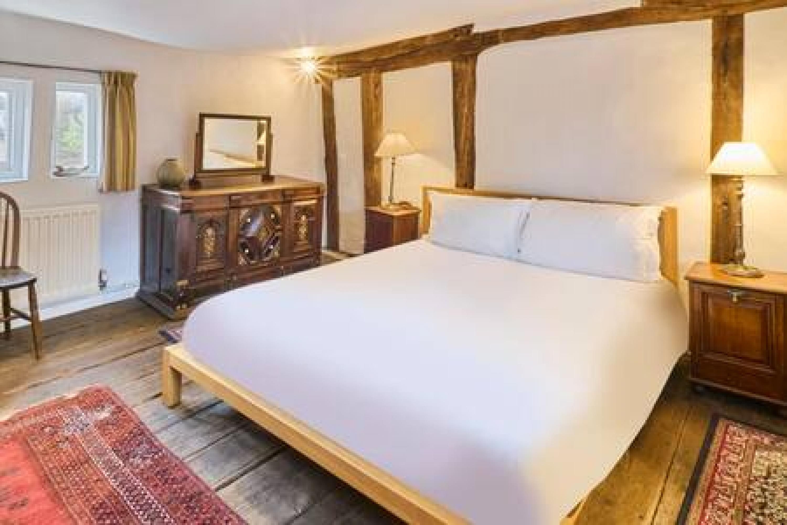 4 bedrooms, iron/ironing board