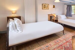 4 chambres, fer et planche à repasser