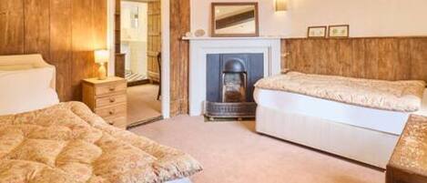 House | 4 bedrooms, iron/ironing board