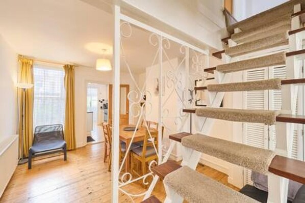 House | Iron/ironing board