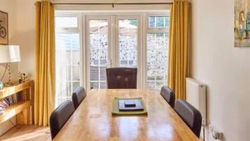 House | 3 bedrooms, Internet