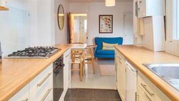 Rumah | 2 kamar tidur, meja kerja, setrika/meja setrika, dan internet