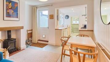 Nhà | 2 phòng ngủ, bàn, bàn ủi/dụng cụ ủi quần áo