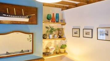 1 bedroom, iron/ironing board, Internet