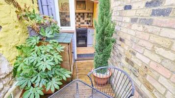 1 bedroom, iron/ironing board, Internet