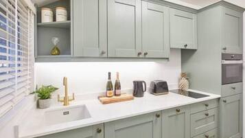 1 chambre, fer et planche Ă repasser