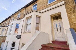 Apartment | 2 bedrooms, iron/ironing board, Internet