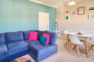 Apartment | 2 bedrooms, iron/ironing board, Internet