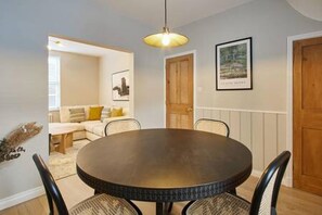 House | 2 bedrooms, iron/ironing board
