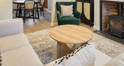 Host Stay Penny Farthing Cottage