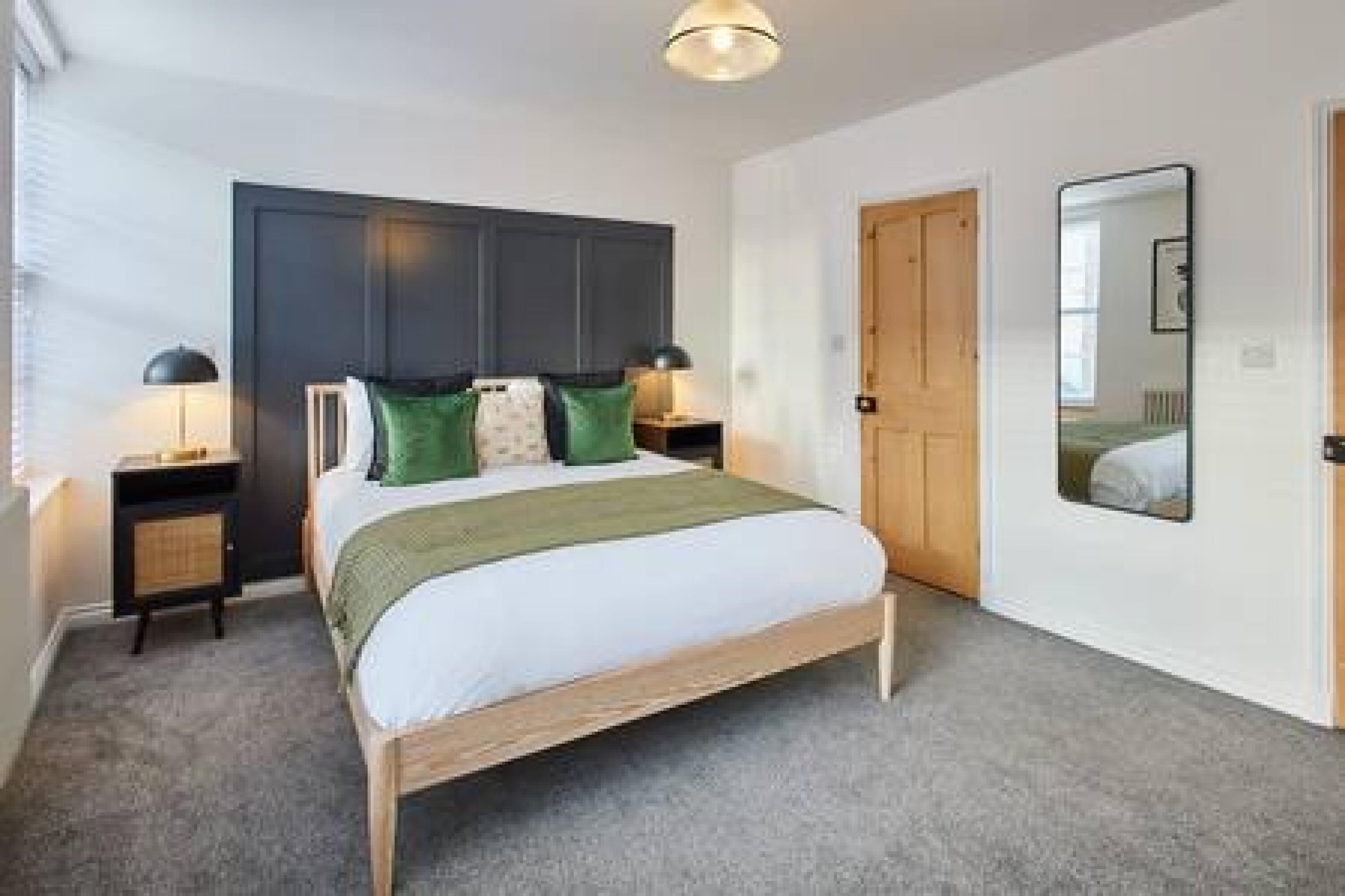 2 chambres, fer et planche à repasser