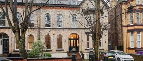 1 bedroom, iron/ironing board, Internet