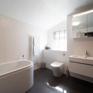 House | 2 bedrooms, iron/ironing board