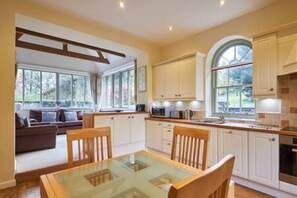 House - Host Stay The Folly (Belford)