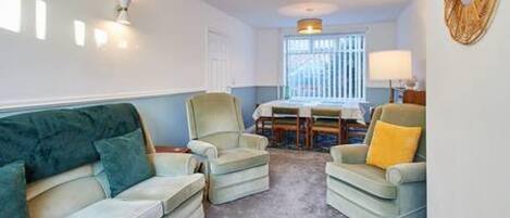 Talo | 3 makuuhuonetta, silitysrauta/-lauta, internet