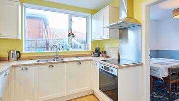 House | 3 bedrooms, iron/ironing board, high-speed internet