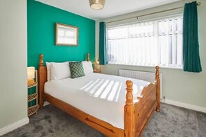 House | 3 bedrooms, iron/ironing board, high-speed internet - Host Stay St Mark s Close (Redcar)
