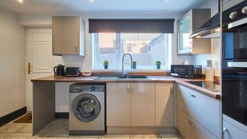 Talo | 2 makuuhuonetta, silitysrauta/-lauta