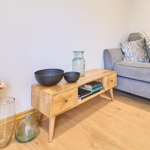 House | 1 bedroom, iron/ironing board - Host Stay Oak Barn (Ashford)