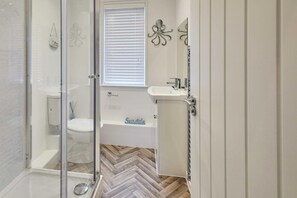 House | 2 bedrooms, iron/ironing board