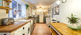 โฮสต์สเตย์เอเมอรัลด์บีชเฮาส์