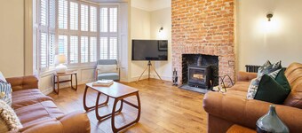 Host Stay Emerald Beach House